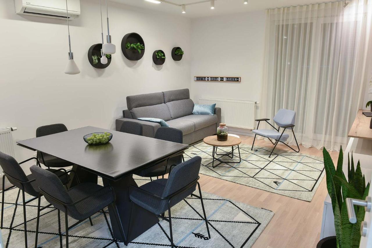Appartamento Astra Urban Garden Apartment, 2 Garage Parking Spaces