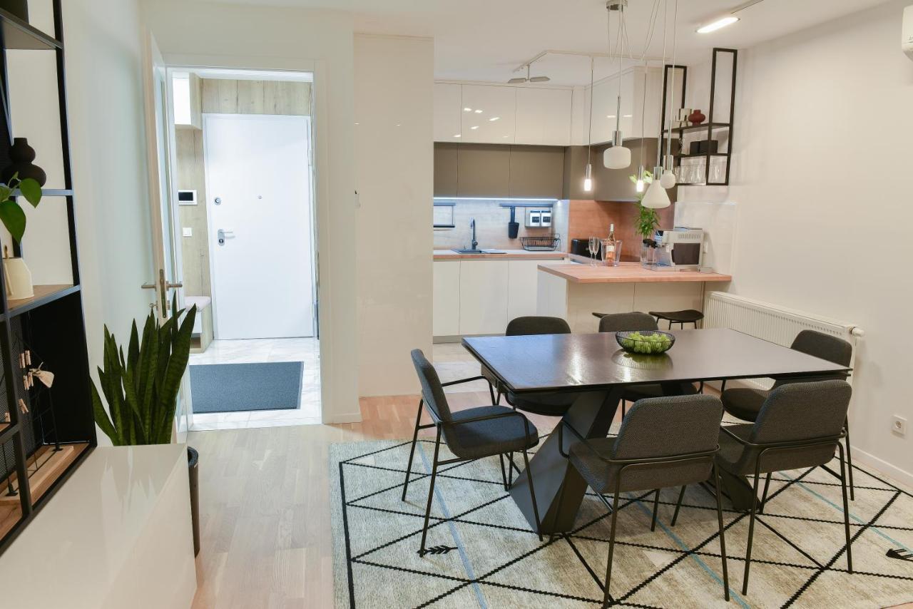 Astra Urban Garden Apartment, 2 Garage Parking Spaces *